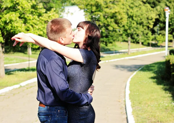 Bir kaç içinde aşk sıcak öpücük.