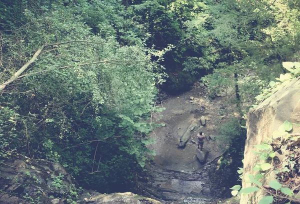 Vista de la garganta de un río de montaña . — Foto de Stock