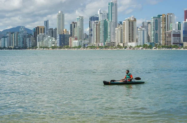 Young Man Strolling Kayak Brazilian Beach Fishing Kayak — Stock Photo, Image