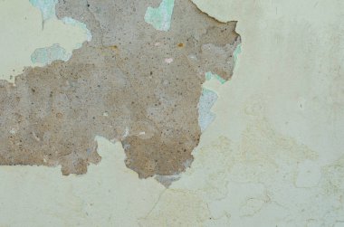 Duvar soyulması boya, boya sorun ile. Yetersiz boya sistemi, su infiltrasyon.