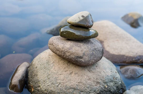 Grande Conceito Espirualidade Tranquilidade Meditação Land Art Com Pedras Cachoeira — Fotografia de Stock