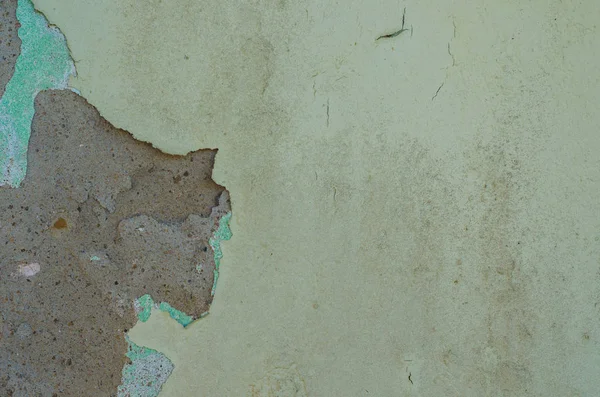 Duvar soyulması boya, boya sorun ile. Yetersiz boya sistemi, su infiltrasyon.