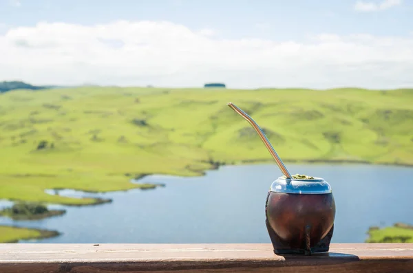 Traditional mate, mate, with green field view. (Chimarrao). — Stock Photo, Image