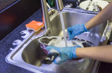 Yemekler, pot lavaboya Temizleme.