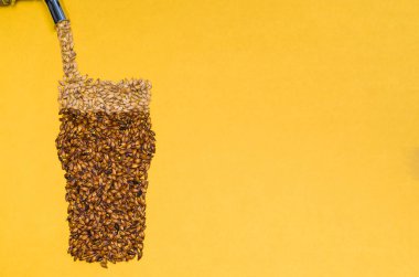 Yaratıcı çizim arpa malt bira uydurdum musluk doldurma ile yapılan.
