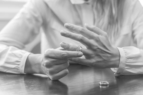 Great Concept Divorce Ending Relationship Young Woman Pulling Wedding Ring — Stock Photo, Image