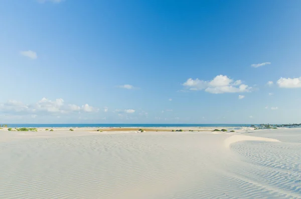 Hermosa vista de Mangue Seco en Bahía, pequeña playa de pescadores — Foto de Stock