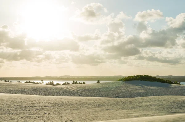 Hermosa vista de Mangue Seco en Bahía, pequeña playa de pescadores — Foto de Stock