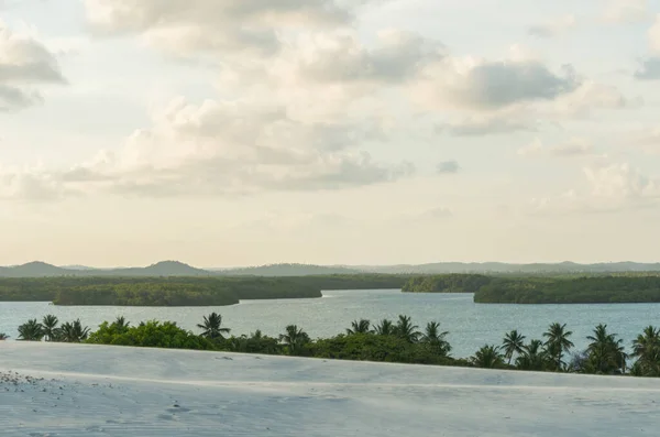 Bela vista de Mangue Seco na Bahia, pequena praia de pescadores — Fotografia de Stock Grátis