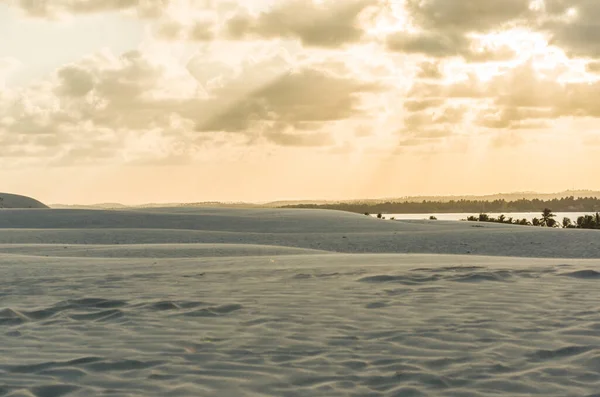 Hermosa vista de Mangue Seco en Bahía, pequeña playa de pescadores — Foto de Stock