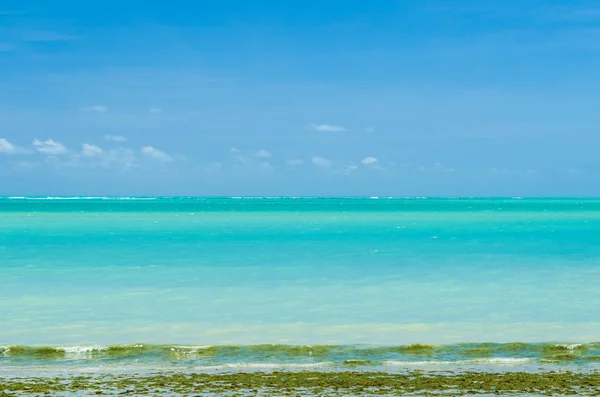 Hermosa vista de la playa de Maceio con sus aguas azules del Caribe — Foto de Stock