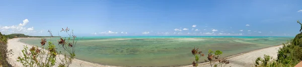 Splendida vista sulla spiaggia di Maragogi con la sua acqua cristallina blu — Foto Stock