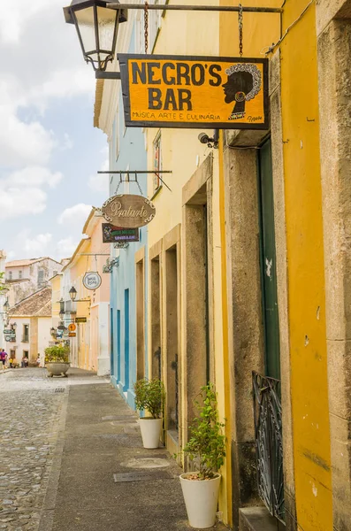 Luminosa vista soleggiata del centro storico turistico di Pelourinho , — Foto Stock