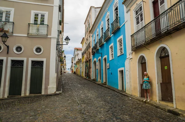 Luminosa vista soleggiata del centro storico turistico di Pelourinho , — Foto Stock