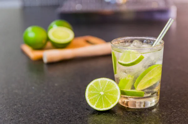 Caipirinha Bebida Alcoólica Tradicional Brasileira Bebida Típica Feita Com Açúcar — Fotografia de Stock