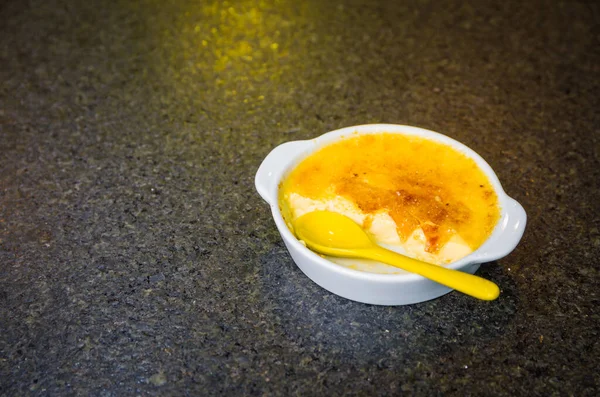 Traditional Creme Brulee French Dessert Made Eggs Fresh Cream Milk — Stock Photo, Image