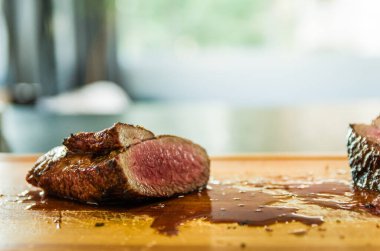 Biftek göğüs etinin güzel fotoğrafı (göğüs ucu ucu ucu)