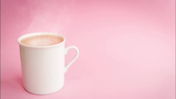 Copa Color Blanco Con Café Capuchino Caliente Que Sale Humo — Vídeos de Stock