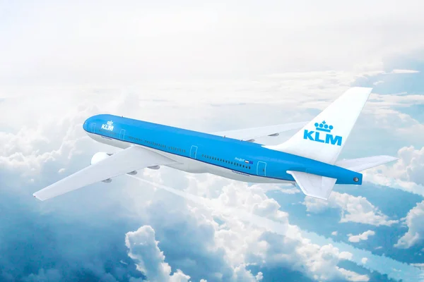 Havadan görünümü, Klm Royal Dutch Havayolları Boeing 777 Schiphol Uluslararası Havaalanı pist yaklaşım.