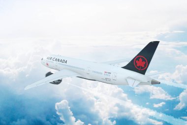 Hava Kanada Boeing 787 Dreamliner yüksekten uçuyor bulutların üzerinde hava uçuş görünümü.