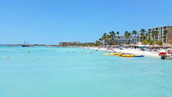 Palm beach on Aruba island in the Caribbean Sea — Stock Photo, Image