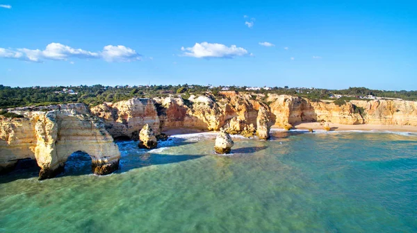 Luchtfoto van Praia da Marinha in de Algarve Portugal — Stockfoto