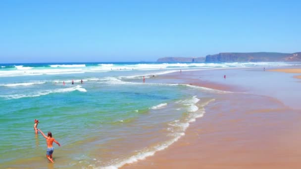 Aérienne à Vale Figueiras en été au Portugal — Video