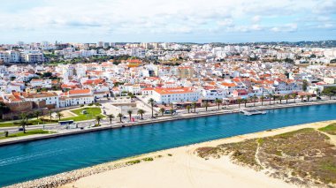 Algarve Portekiz 'deki Lagos şehrinden havadan.