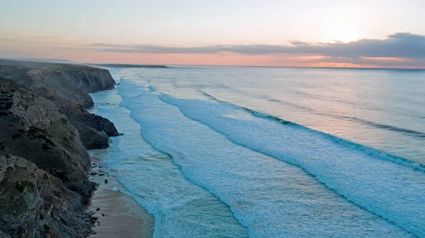 Εναέρια από βράχους και ωκεανού στην Praia ΒΑΛΕ Figueiras στην Πορτογαλία — Φωτογραφία Αρχείου