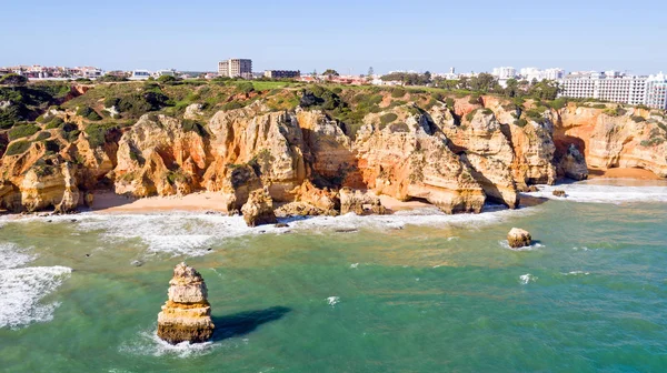 Antena z skał i oceanu w pobliżu Lagos w Portugalii — Zdjęcie stockowe