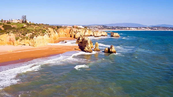 Aérea desde rocas y el océano cerca de Lagos en Portugal — Foto de Stock