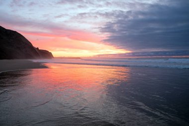 Portekiz Vale Figueiras plajda güzel gün batımı