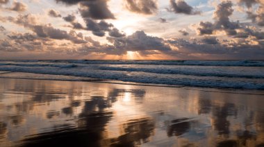 Portekiz Vale Figueiras plajda güzel gün batımı