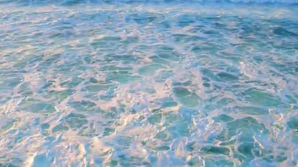 Okyanus dalgalarından gelen hava — Stok video
