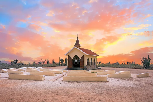 Alto Vista kapel op Aruba eiland in het Caribisch gebied bij zonsondergang — Stockfoto