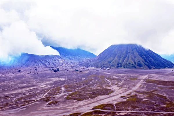 Mount Bromo vulkaan in Bromo Tengger Semeru Nationaal Park, Oost — Stockfoto