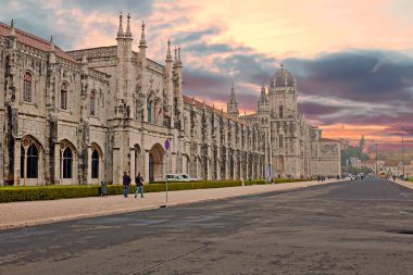 Lizbon Portekiz batımında St Jeronimos Manastırı