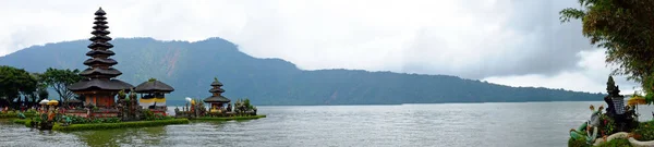 Pura Ulun Danu Bratan, Hindu templom a Bratan tó, Bali, Indone — Stock Fotó