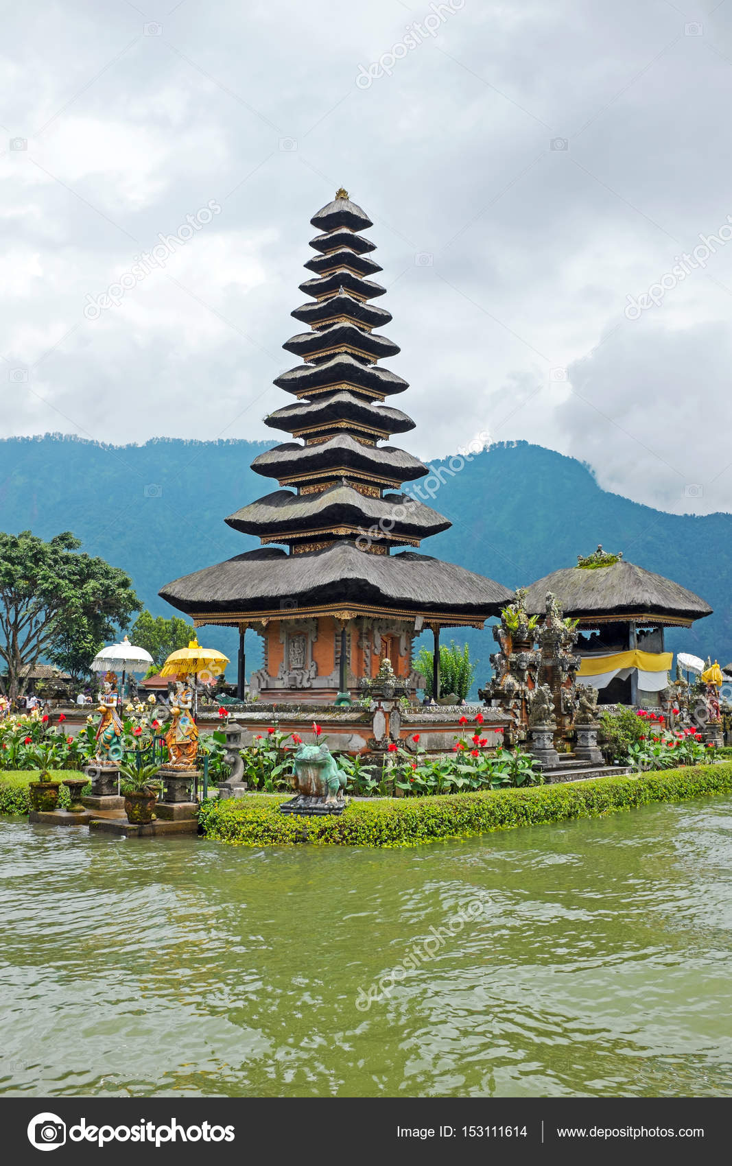 Pura Ulun Danu Bratan temple hindou sur le lac Bratan Pura Ulun Danu Bratan temple hindou sur le lac Bratan