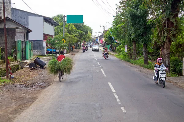 Vue sur la rue sur Java Est en Indonésie — Photo