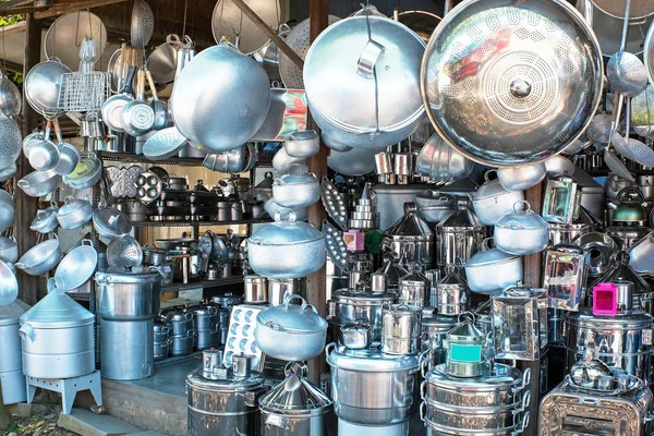 Tienda llena de utensilios de cocina en Java Indonesia — Foto de Stock