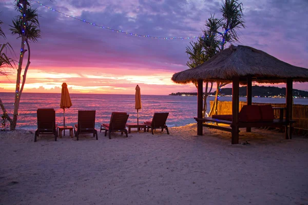 Beau coucher de soleil sur la plage de Gili Meno Indonésie — Photo