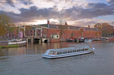 Hollanda, Amsterdam 'dan gün batımında şehir manzarası