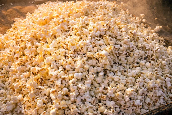 Freshly made popcorn in the streets in India — Stock Photo, Image