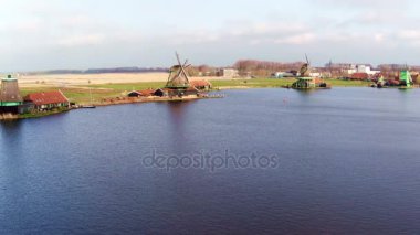 Zaanse Schans'a Hollanda, geleneksel yel değirmenleri