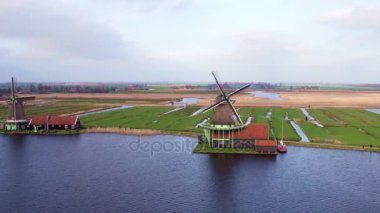 Zaanse Schans'a Hollanda, geleneksel yel değirmenleri