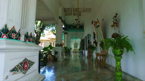 Interior from the palace of the Sultan in Jogjakarta Java Indonesia — Stock Video