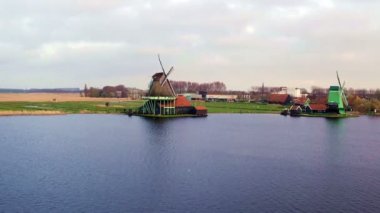 Zaanse Schans'a Hollanda, geleneksel yel değirmenleri