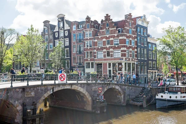 Ciudad escénica en Amsterdam los Países Bajos en el Prinsengracht — Foto de Stock