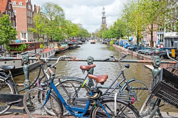 Stadens natursköna i Amsterdam i Nederländerna på Prinsengracht — Stockfoto